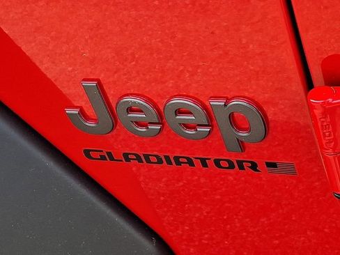 Used 2024 Jeep Gladiator Rubicon w/ Safety Group AWD/4WD image 37