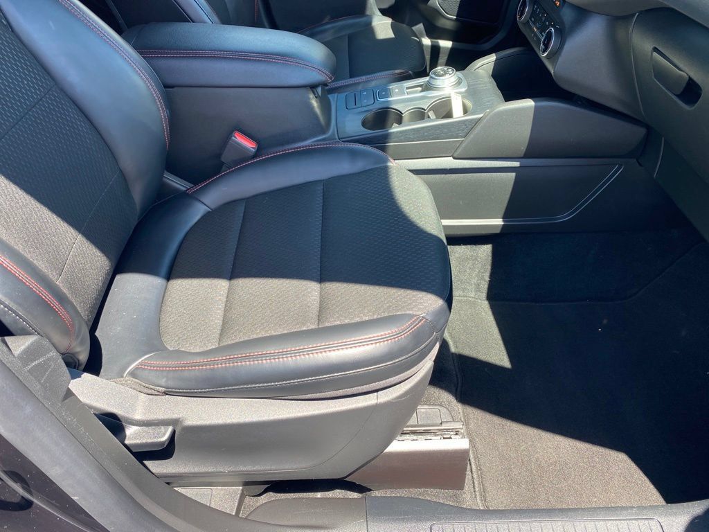 Used 2025 Ford Escape ST-Line AWD/4WD image 7