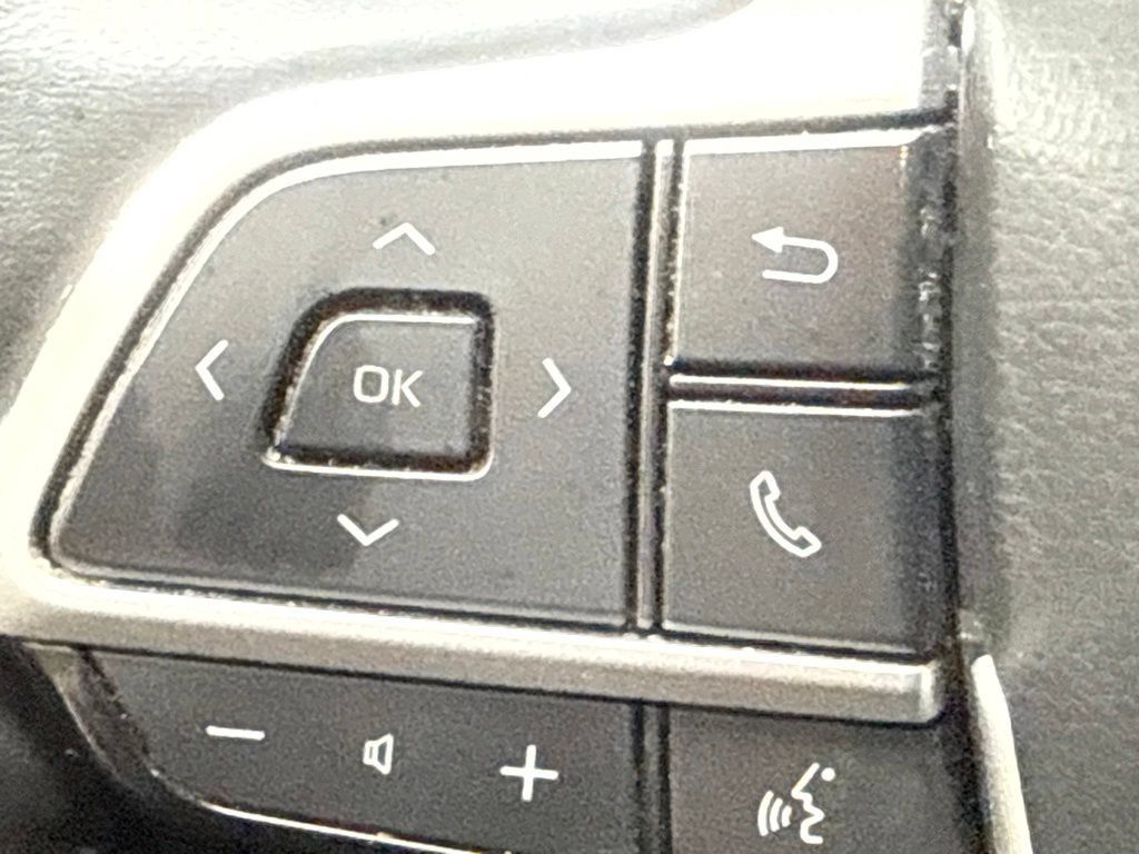 Used 2023 Toyota Highlander Limited FWD image 21