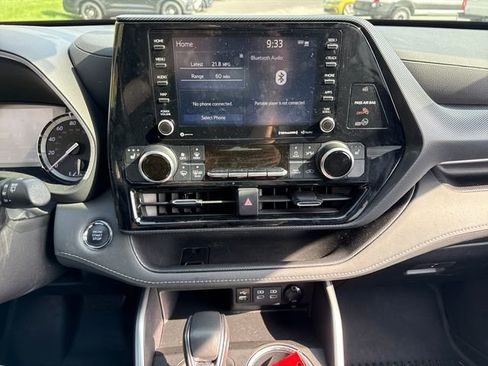 Used 2022 Toyota Highlander XSE AWD/4WD image 28