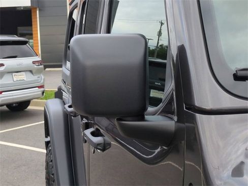 Used 2024 Jeep Wrangler Unlimited Rubicon w/ Technology Group image 12