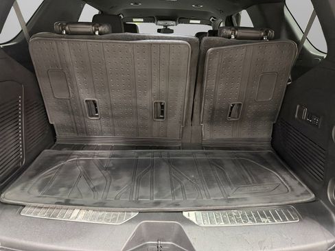 Used 2022 Chevrolet Tahoe Z71 w/ Luxury Package AWD/4WD image 5