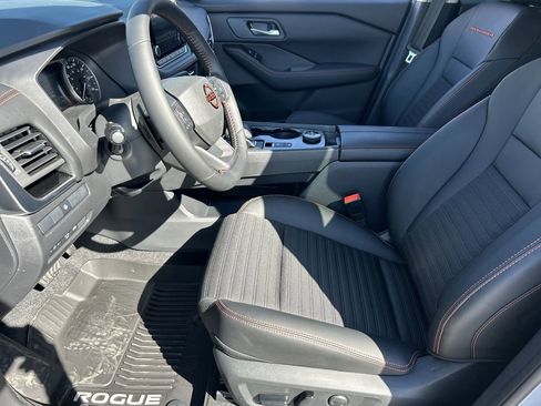 New 2025 Nissan Rogue SV image 19