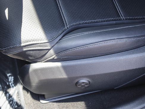 Used 2025 Mercedes-Benz GLC 300 image 22
