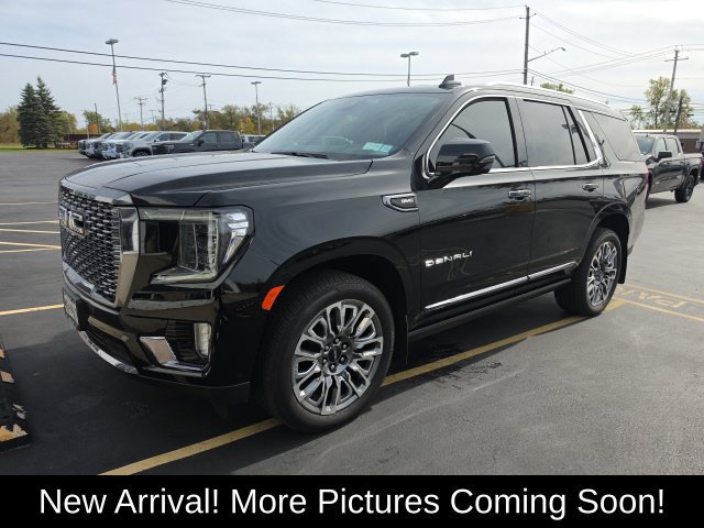 Used 2024 GMC Yukon Denali Ultimate w/ LPO, Floor Liner Package AWD/4WD image 1