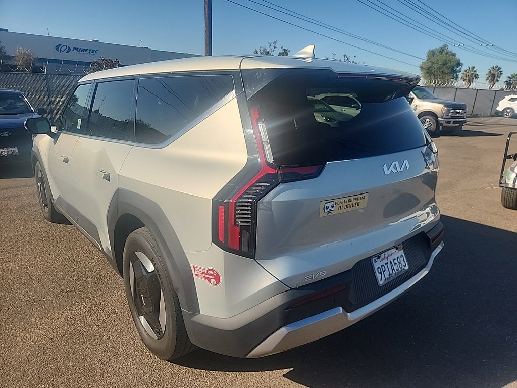 Used 2024 Kia EV9 Light Long Range RWD image 10
