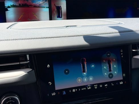 New 2026 Lincoln Navigator Premiere AWD/4WD image 16