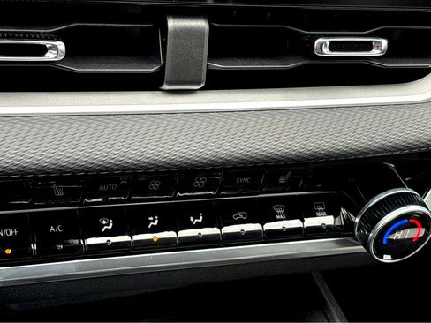 New 2026 Chevrolet Equinox LT w/ Convenience Package II image 7