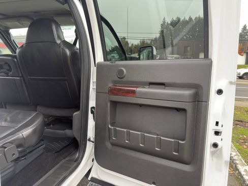 Used 2010 Ford F350 Lariat image 5