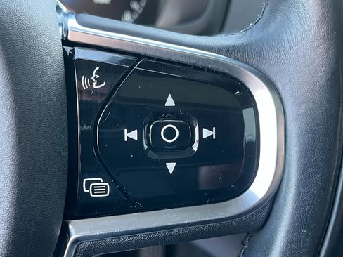 Used 2016 Volvo XC90 T8 Momentum image 30