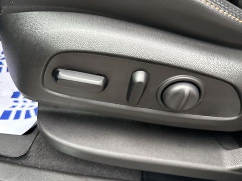 Used 2020 Chevrolet Equinox Premier image 12