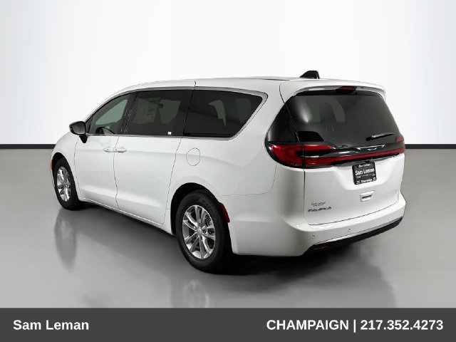 New 2027 Chrysler Pacifica Select FWD image 5