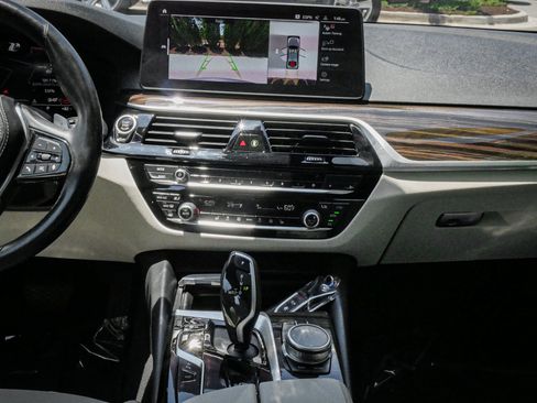 Used 2021 BMW 530i w/ Premium Package RWD image 28