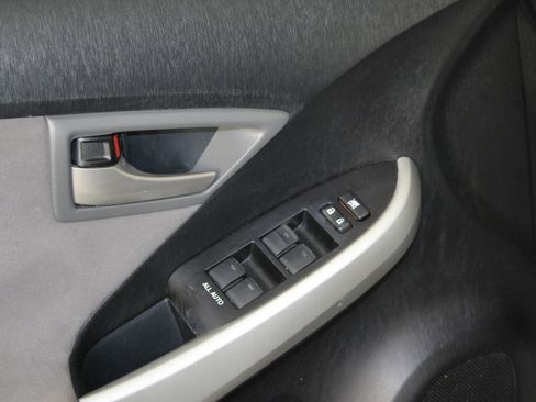 Used 2013 Toyota Prius Plug-In Hybrid image 23