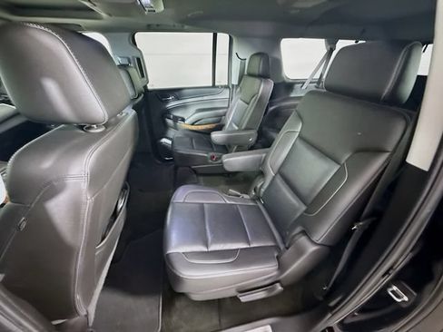 Used 2018 Chevrolet Suburban Premier AWD/4WD image 28