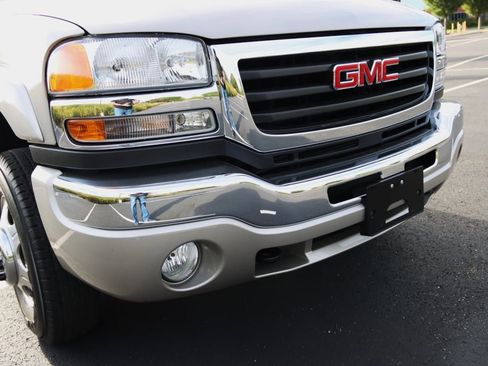 Used 2004 GMC Sierra 3500 SLT w/ Heavy-Duty Power Package image 12