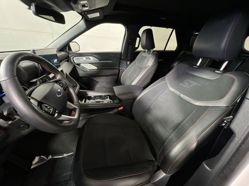 Used 2025 Ford Explorer ST image 13