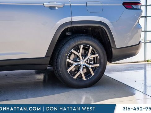 Used 2023 Jeep Grand Cherokee L Limited w/ Trailer Tow Group (B) AWD/4WD image 35