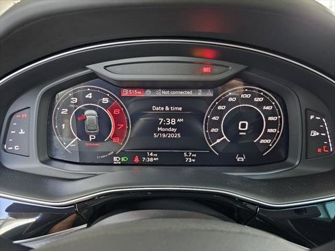 New 2025 Audi RS Q8 performance image 12