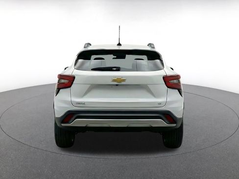 Used 2025 Chevrolet Trax LT w/ LT Convenience Package FWD image 6