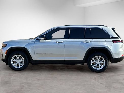 Used 2023 Jeep Grand Cherokee Limited w/ Trailer Tow Prep Group (B) AWD/4WD image 2