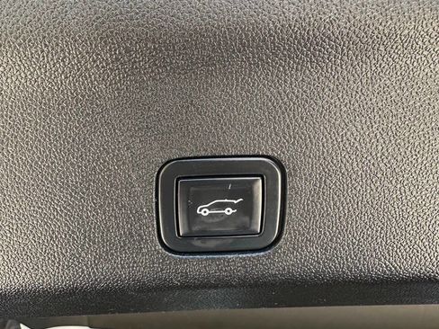 Used 2021 Chevrolet Suburban LT image 22