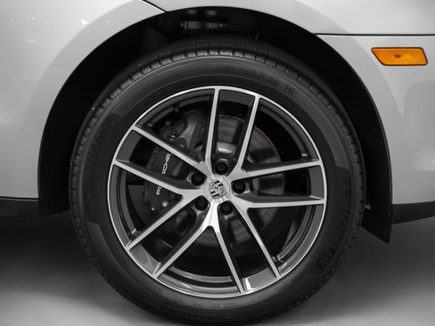 Certified 2025 Porsche Macan image 15