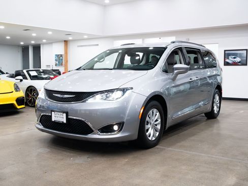 Used 2017 Chrysler Pacifica Touring-L image 23