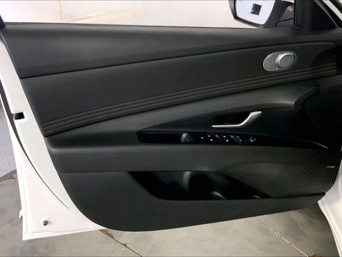 Used 2025 Hyundai Elantra Limited FWD image 24