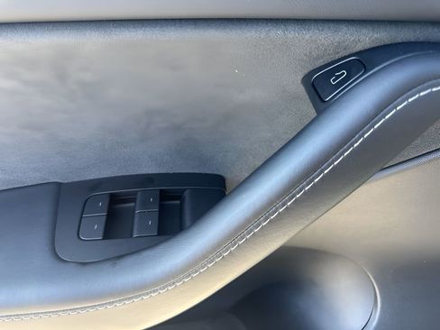 Used 2021 Tesla Model Y Performance image 27