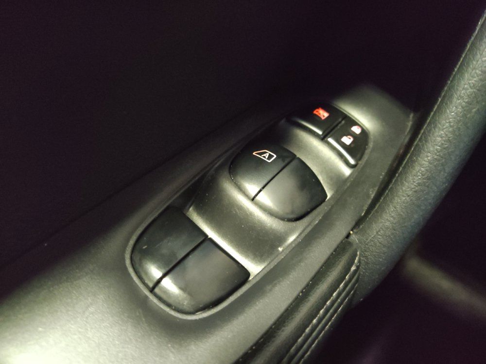 Used 2019 Nissan Rogue S FWD image 27