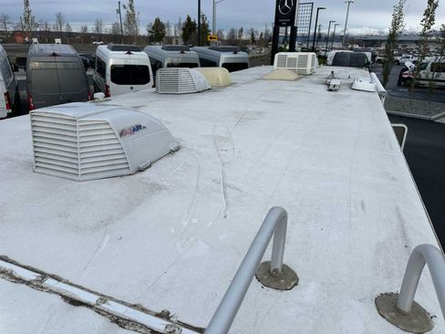 Used 2011 Ford E-450 and Econoline 450 Super Duty w/ Motorhome Prep Pkg image 27