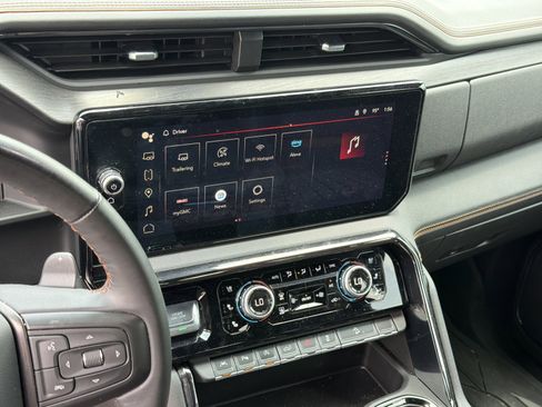 Used 2024 GMC Sierra 1500 AT4 w/ Technology Package AWD/4WD image 15
