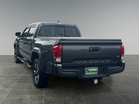 Used 2016 Toyota Tacoma TRD Sport w/ Towing Package image 5