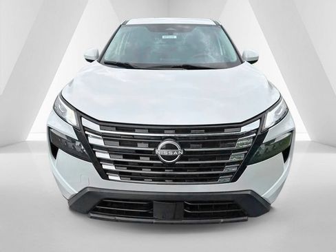 Used 2024 Nissan Rogue SV FWD image 2