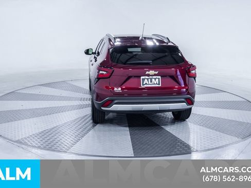 Used 2025 Chevrolet Trax LT w/ LT Convenience Package FWD image 8