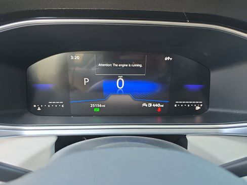 Used 2025 Volkswagen Taos SE FWD image 18