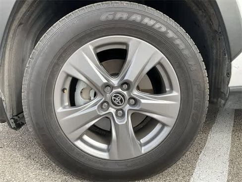 Used 2025 Toyota RAV4 XLE image 12