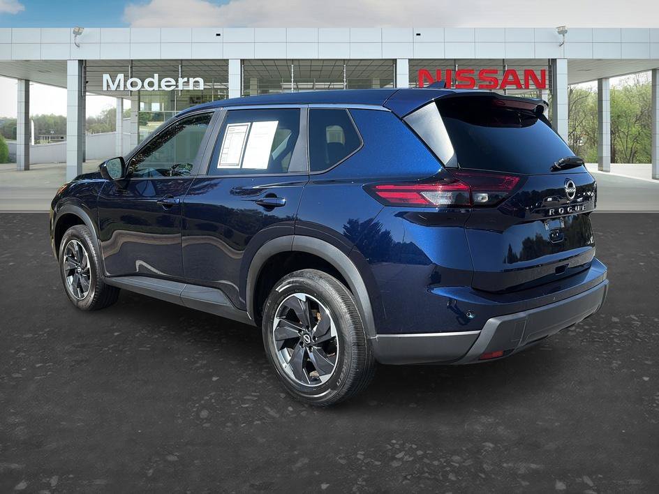 Certified 2025 Nissan Rogue SV FWD image 3