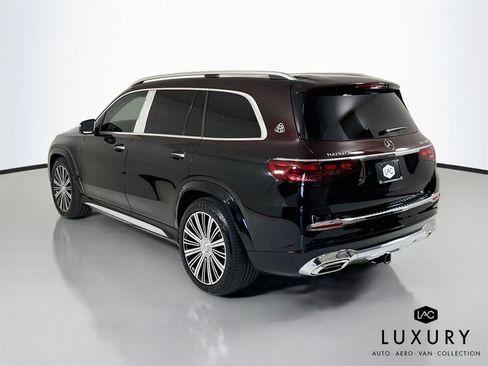 Used 2024 Mercedes-Benz Maybach GLS 600 4MATIC image 8