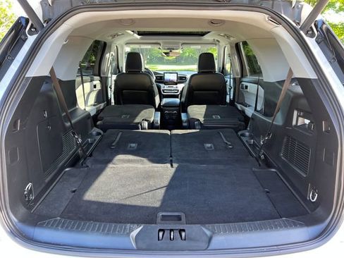 Used 2023 Ford Explorer XLT w/ Equipment Group 202A AWD/4WD image 30