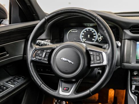 Used 2017 Jaguar XF S image 16