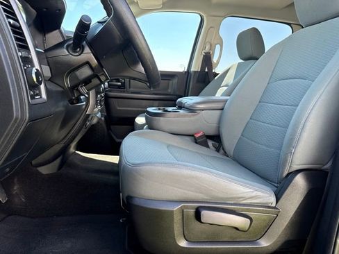 Used 2017 RAM 1500 Express AWD/4WD image 8