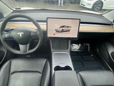 Used 2023 Tesla Model 3 Standard Range image 10