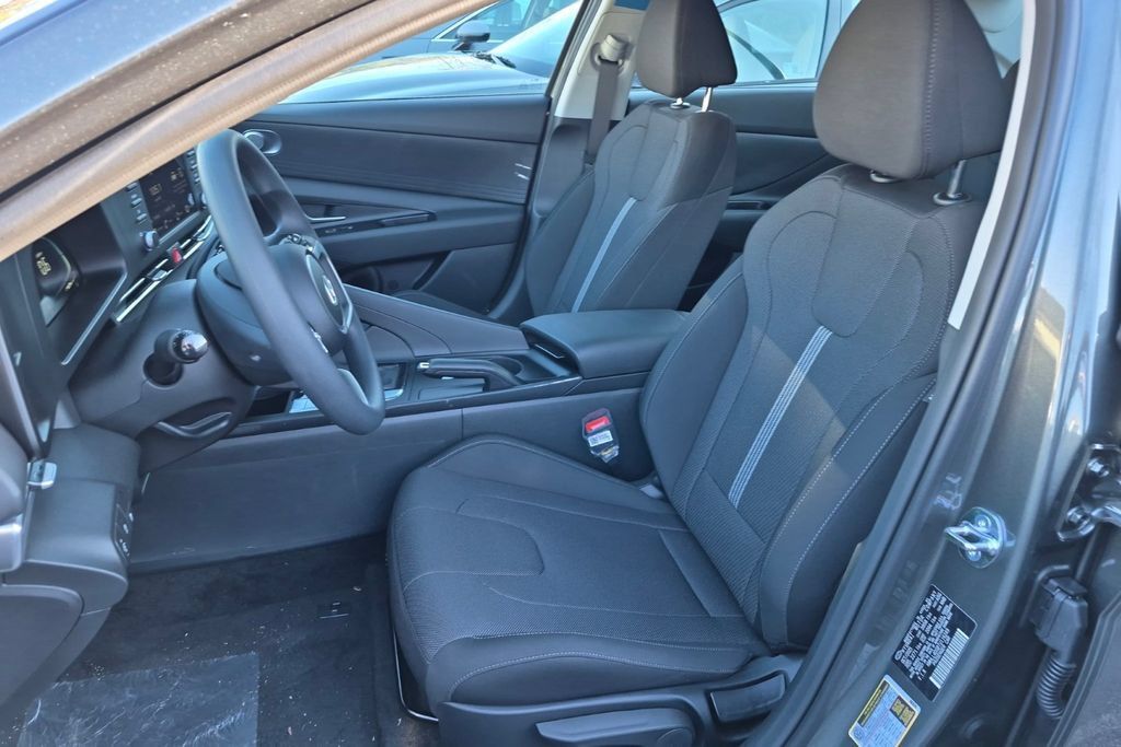 New 2026 Hyundai Elantra SE FWD image 13