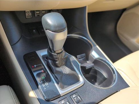 Used 2019 Toyota Highlander XLE FWD image 13