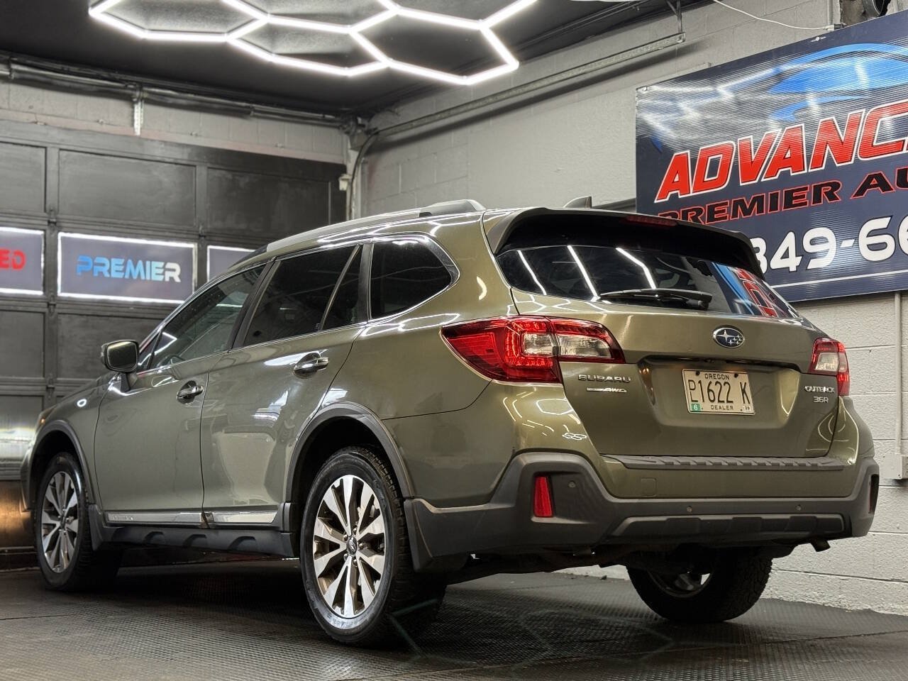 Used 2018 Subaru Outback 3.6R Touring w/ Protection Package #1 AWD/4WD image 9
