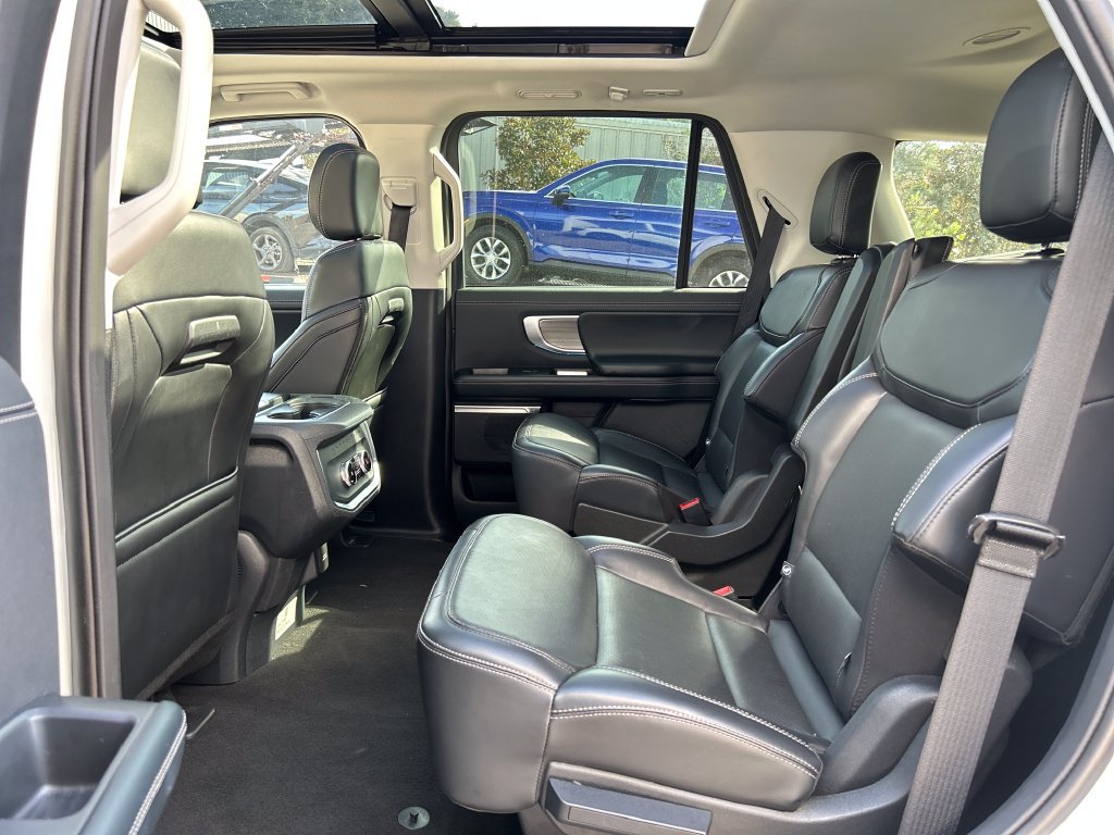 Used 2025 Ford Expedition Platinum AWD/4WD image 14