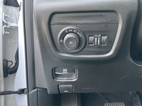 Certified 2023 Jeep Grand Cherokee Limited image 41