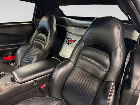 Used 2000 Chevrolet Corvette Convertible w/ Memory Pkg RWD image 22